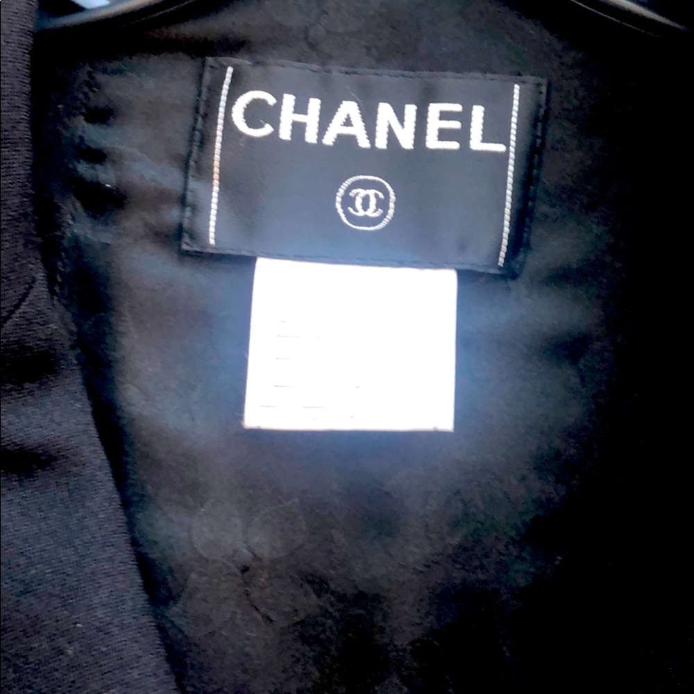 Stunning blk chanel suit size 38
